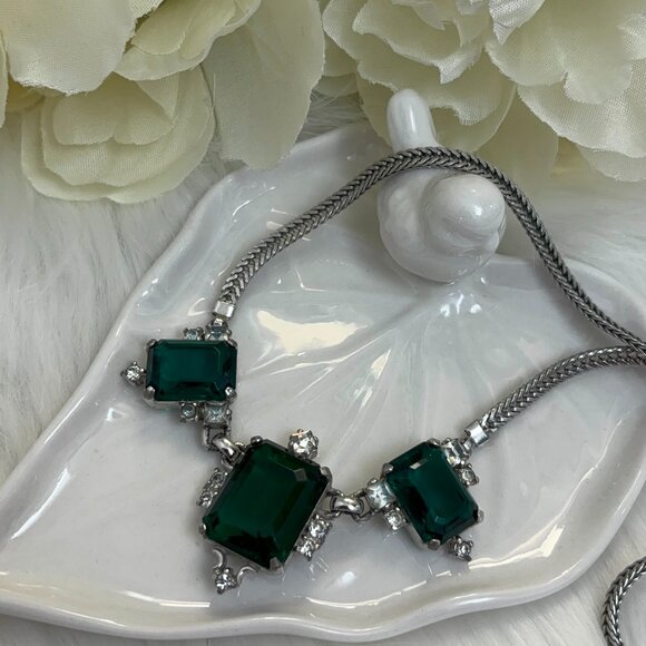 VINTAGE FAUX EMERALD & CRYSTAL NECKLACE - Picture 1 of 9
